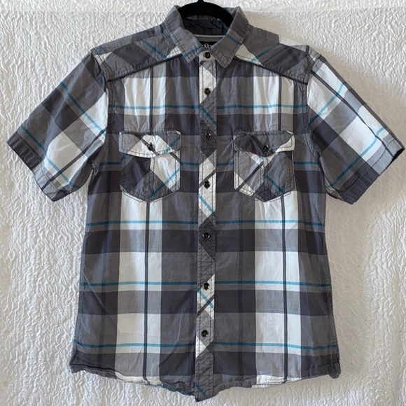Rock & Republic Plaid Short Sleeve Button Up Shirt - Picture 1 of 6